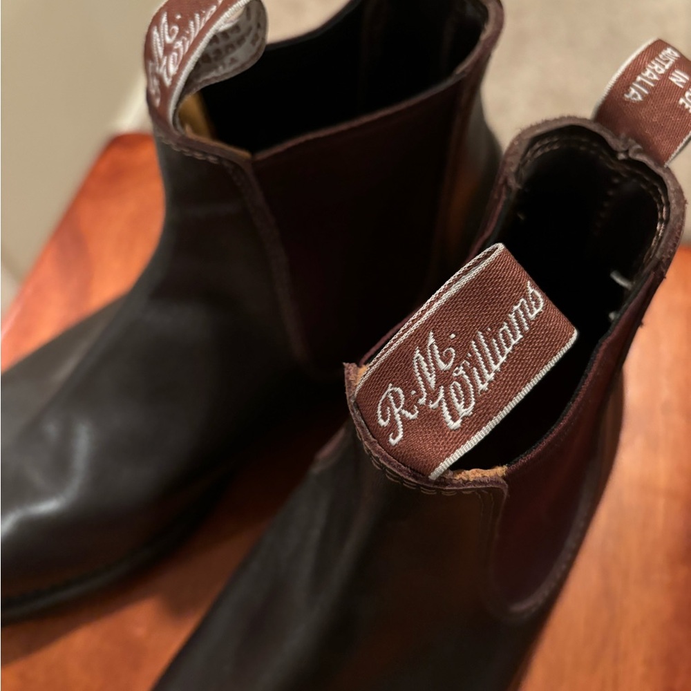 R.M. Williams  Size 9H women’s Australian Chelsea Boot.